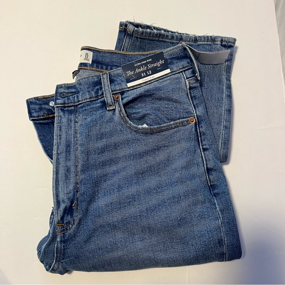 Abercrombie & Fitch Curve Love Ultra High Rise Ankle Straight Jean - Picture 2 of 11